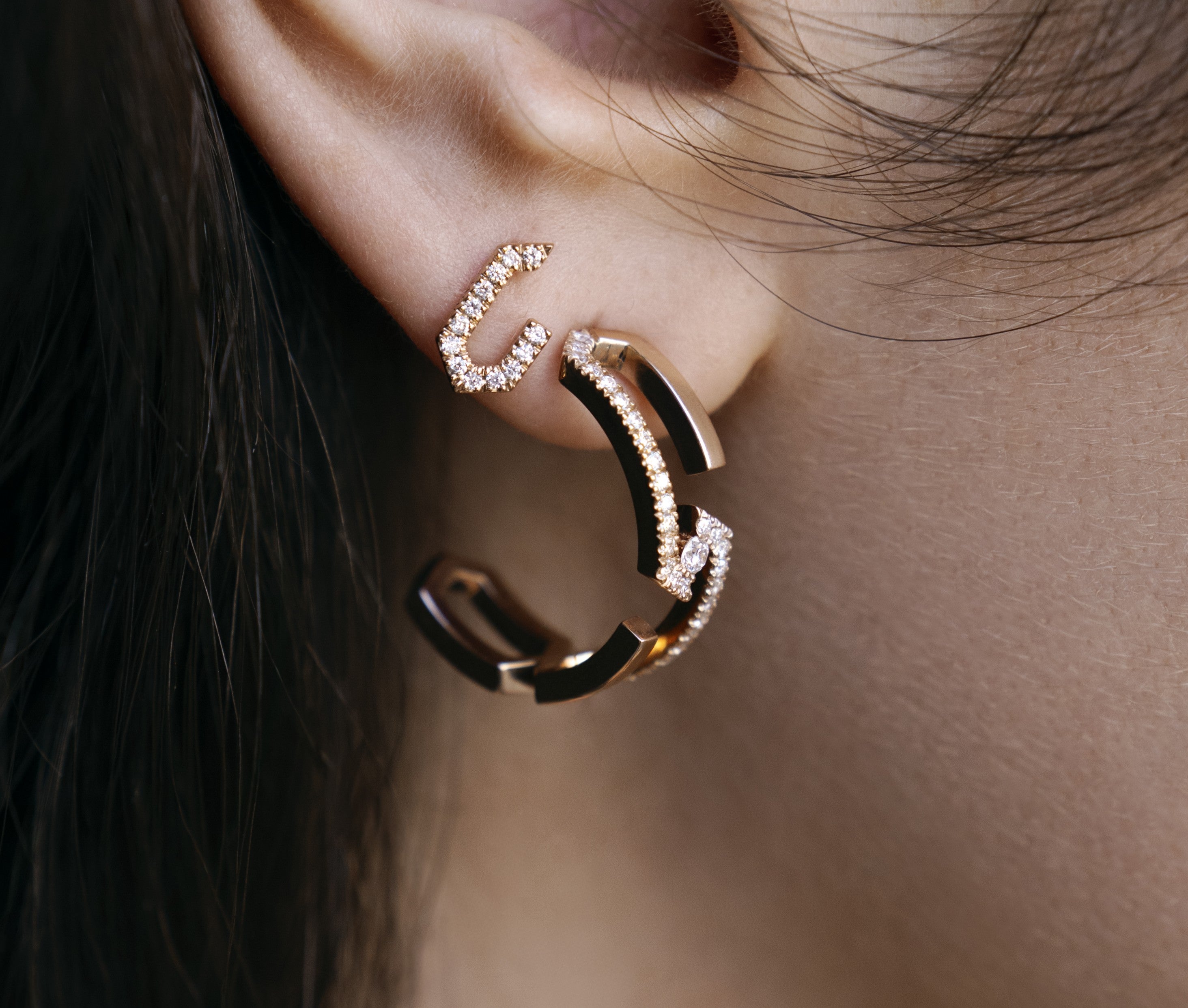 ROOTS DUET HOOP EARRINGS - HALF PAVÉ